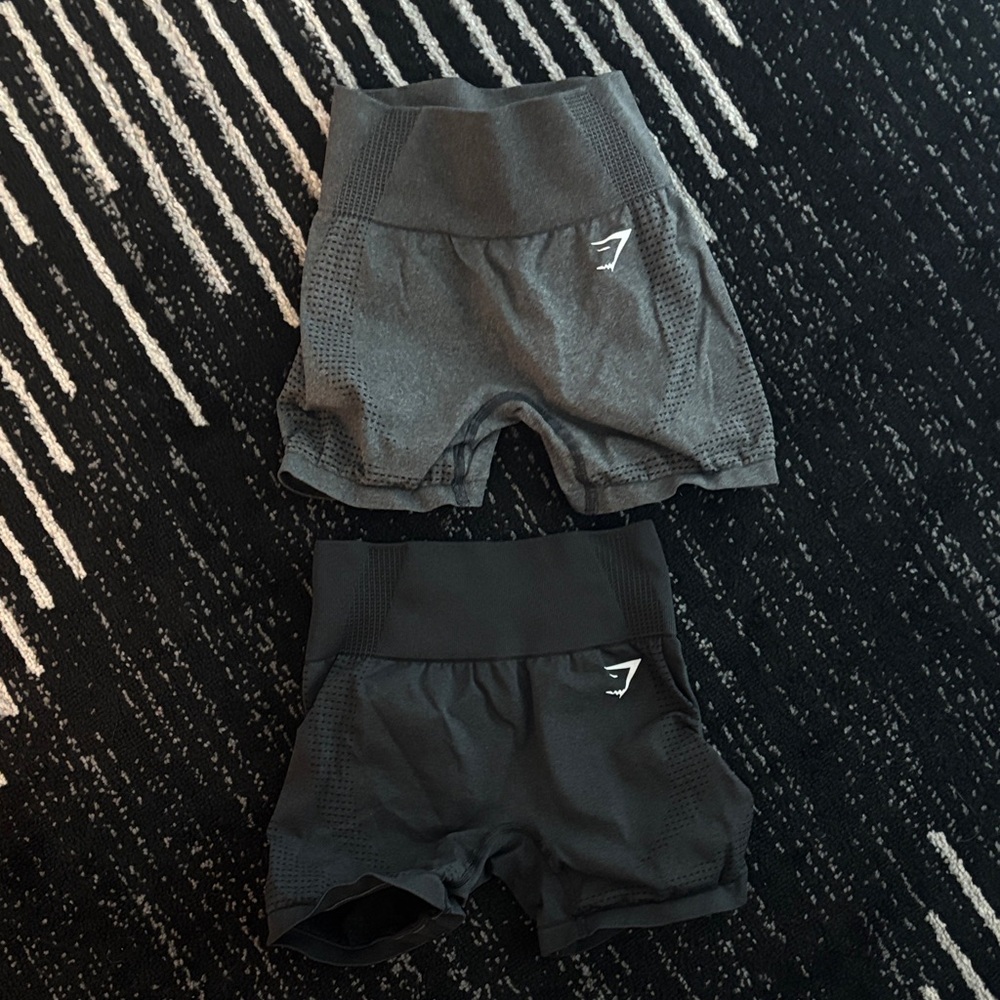 Gymshark Women's High-Waist Seamless Bike Shorts - Charcoal & Black